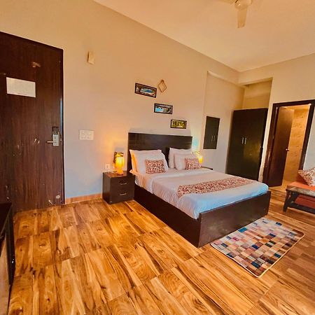 Pearl Grand Boutique Cottage In Omaxe Anandam Vrindavan - #Premium Ac Rooms With Balcony #Big Parking #Lift #Garden #Peaceful Area #Near Prem Mandir #Property Of The Year #Most Awarded Luaran gambar