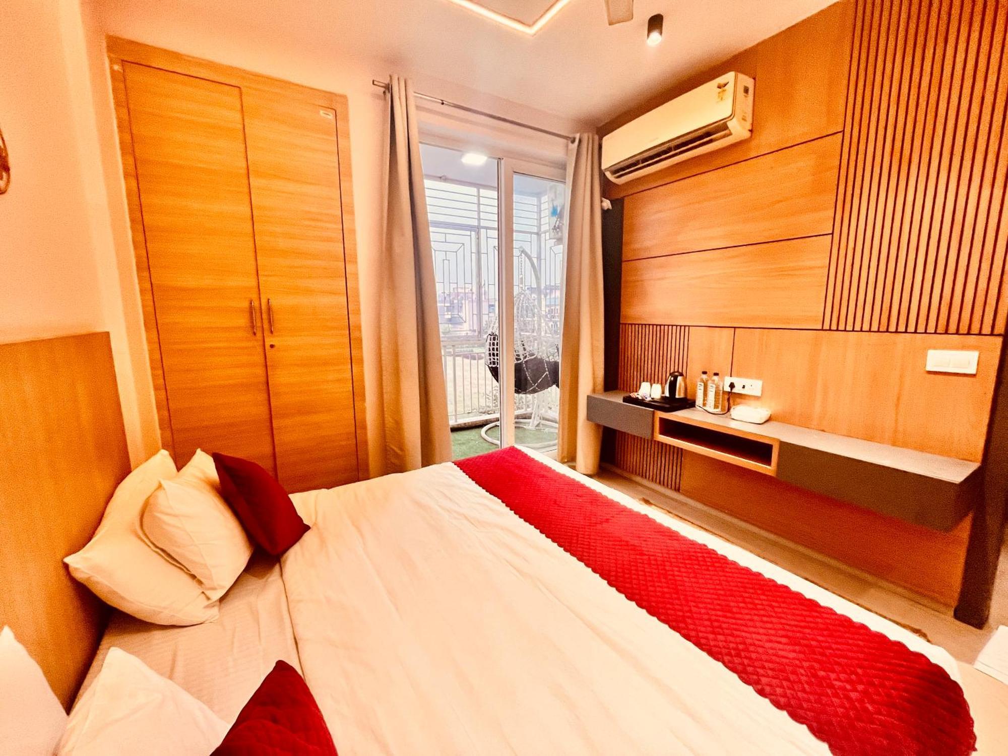 Pearl Grand Boutique Cottage In Omaxe Anandam Vrindavan - #Premium Ac Rooms With Balcony #Big Parking #Lift #Garden #Peaceful Area #Near Prem Mandir #Property Of The Year #Most Awarded Luaran gambar