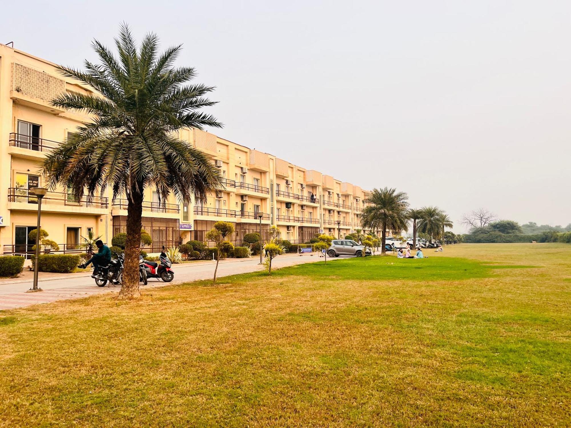 Pearl Grand Boutique Cottage In Omaxe Anandam Vrindavan - #Premium Ac Rooms With Balcony #Big Parking #Lift #Garden #Peaceful Area #Near Prem Mandir #Property Of The Year #Most Awarded Luaran gambar