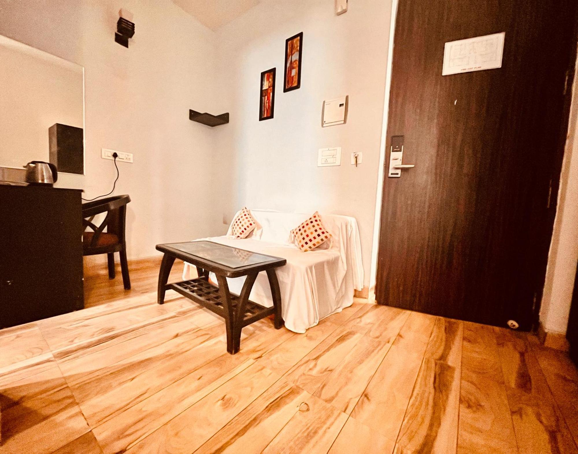 Pearl Grand Boutique Cottage In Omaxe Anandam Vrindavan - #Premium Ac Rooms With Balcony #Big Parking #Lift #Garden #Peaceful Area #Near Prem Mandir #Property Of The Year #Most Awarded Luaran gambar