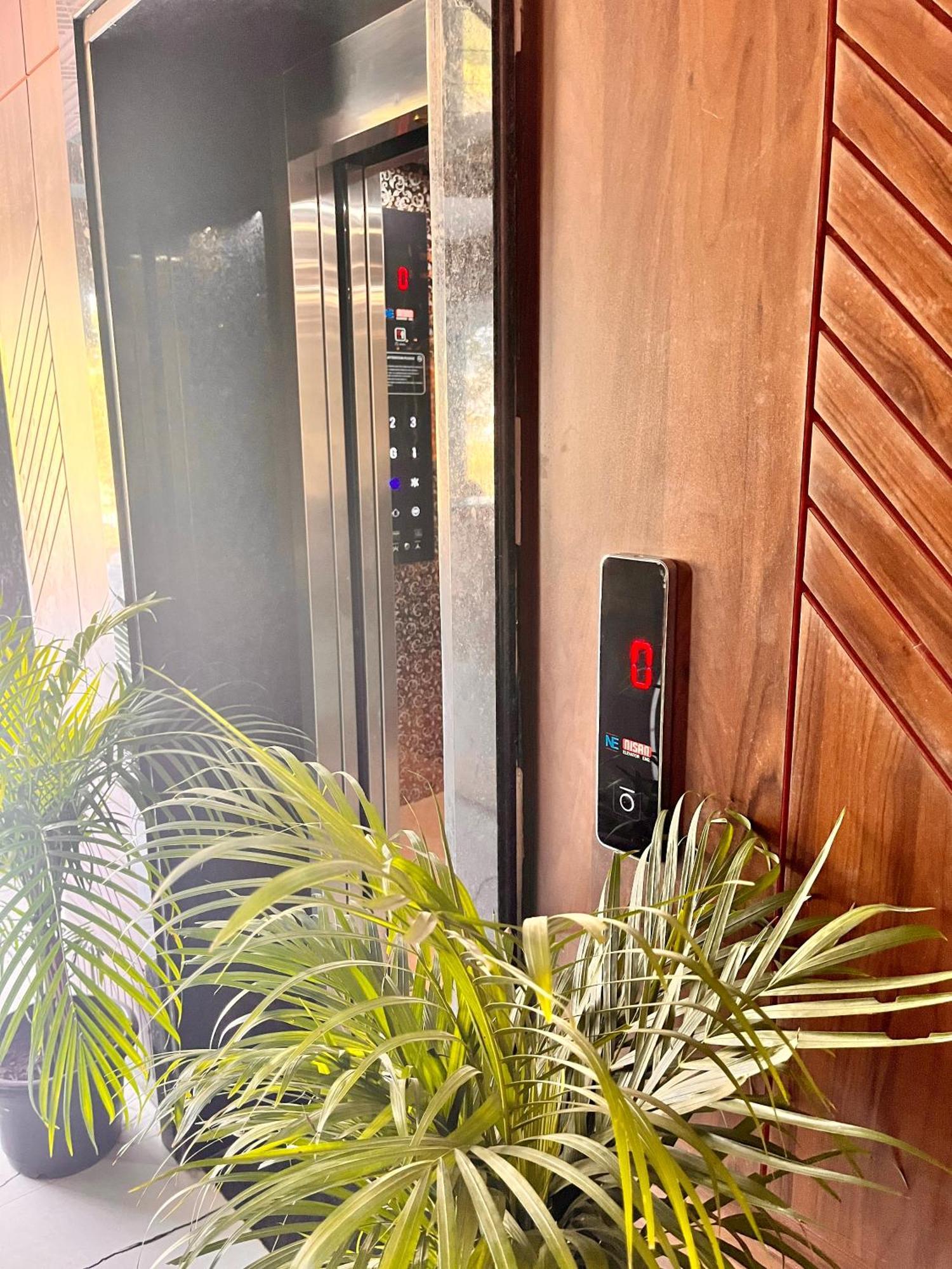 Pearl Grand Boutique Cottage In Omaxe Anandam Vrindavan - #Premium Ac Rooms With Balcony #Big Parking #Lift #Garden #Peaceful Area #Near Prem Mandir #Property Of The Year #Most Awarded Luaran gambar