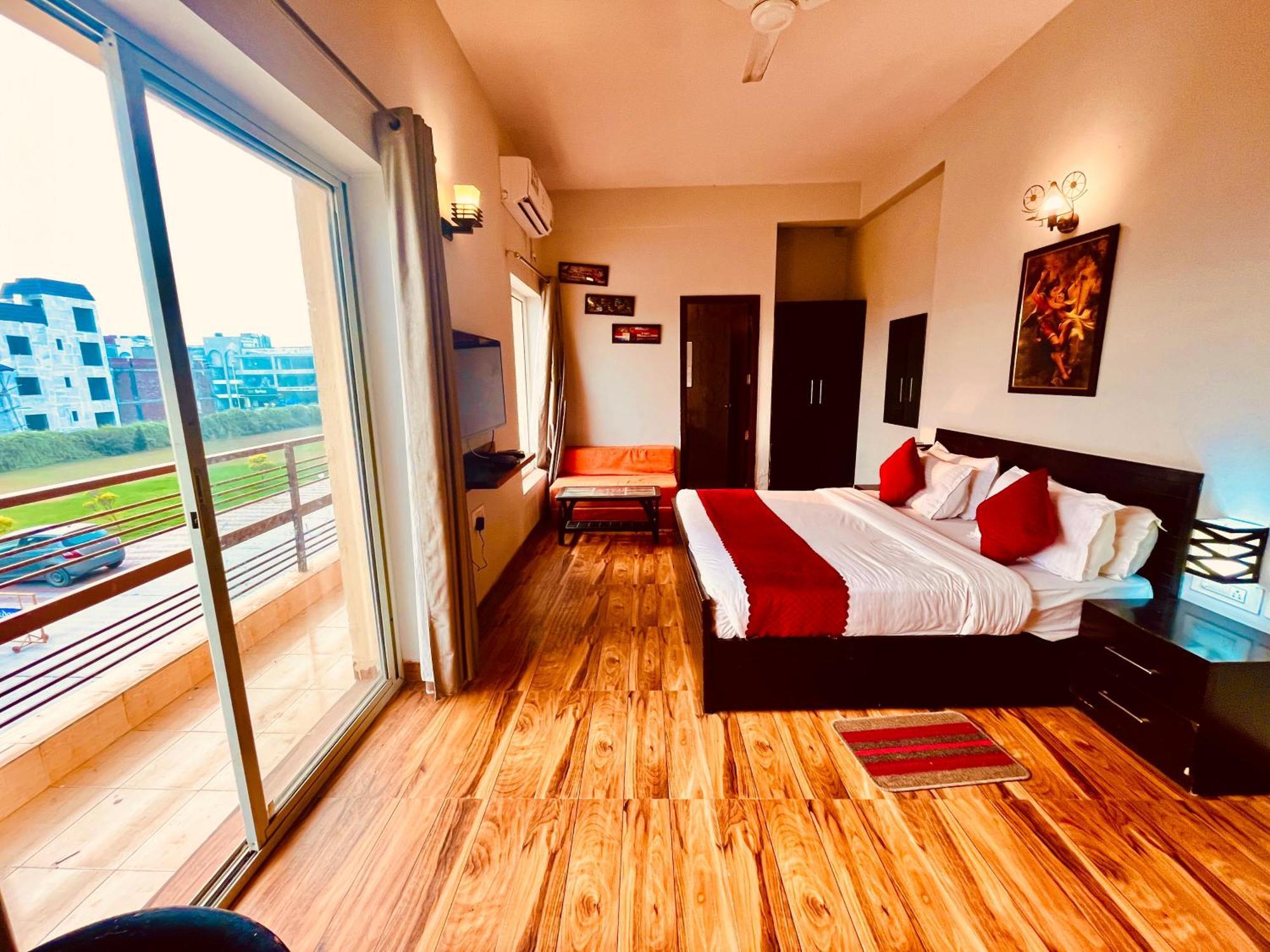 Pearl Grand Boutique Cottage In Omaxe Anandam Vrindavan - #Premium Ac Rooms With Balcony #Big Parking #Lift #Garden #Peaceful Area #Near Prem Mandir #Property Of The Year #Most Awarded Luaran gambar