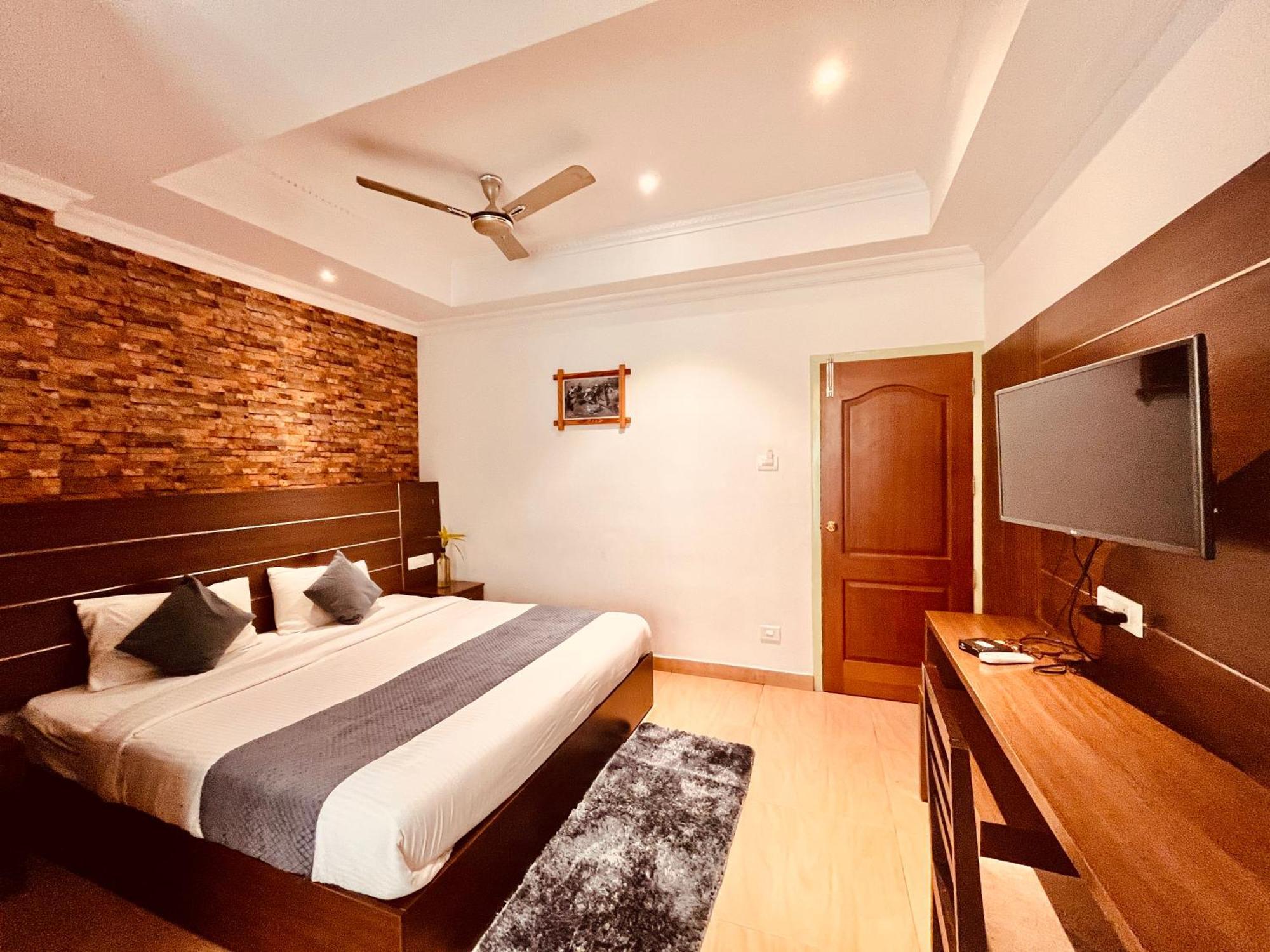 Pearl Grand Boutique Cottage In Omaxe Anandam Vrindavan - #Premium Ac Rooms With Balcony #Big Parking #Lift #Garden #Peaceful Area #Near Prem Mandir #Property Of The Year #Most Awarded Luaran gambar
