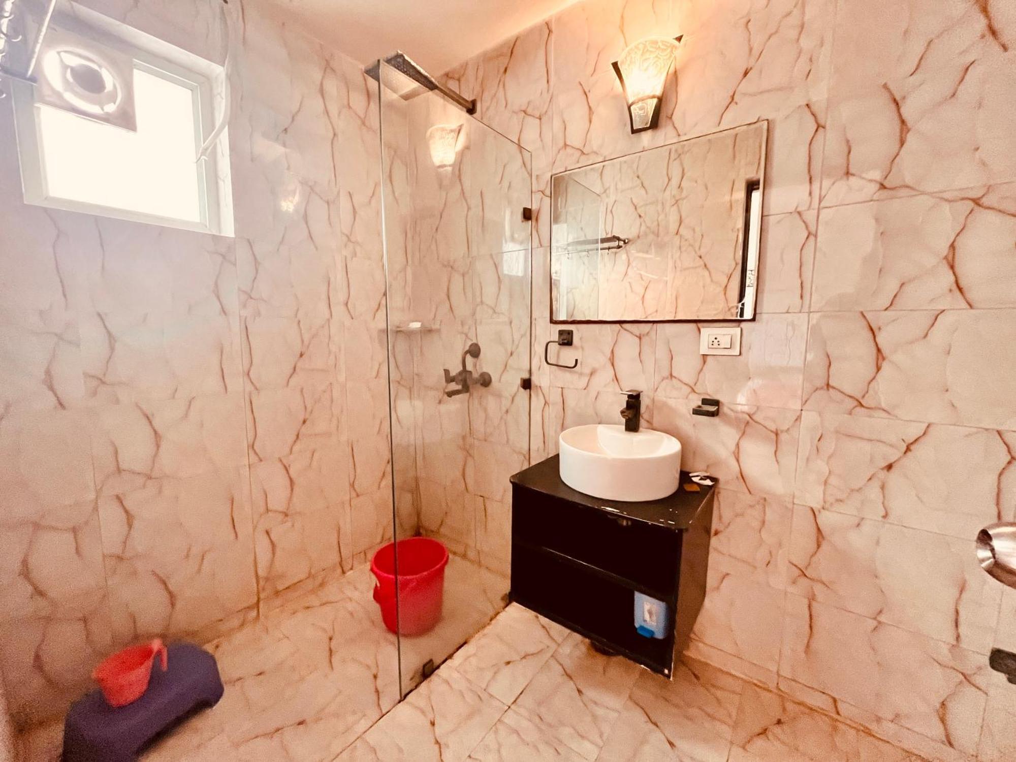 Pearl Grand Boutique Cottage In Omaxe Anandam Vrindavan - #Premium Ac Rooms With Balcony #Big Parking #Lift #Garden #Peaceful Area #Near Prem Mandir #Property Of The Year #Most Awarded Luaran gambar