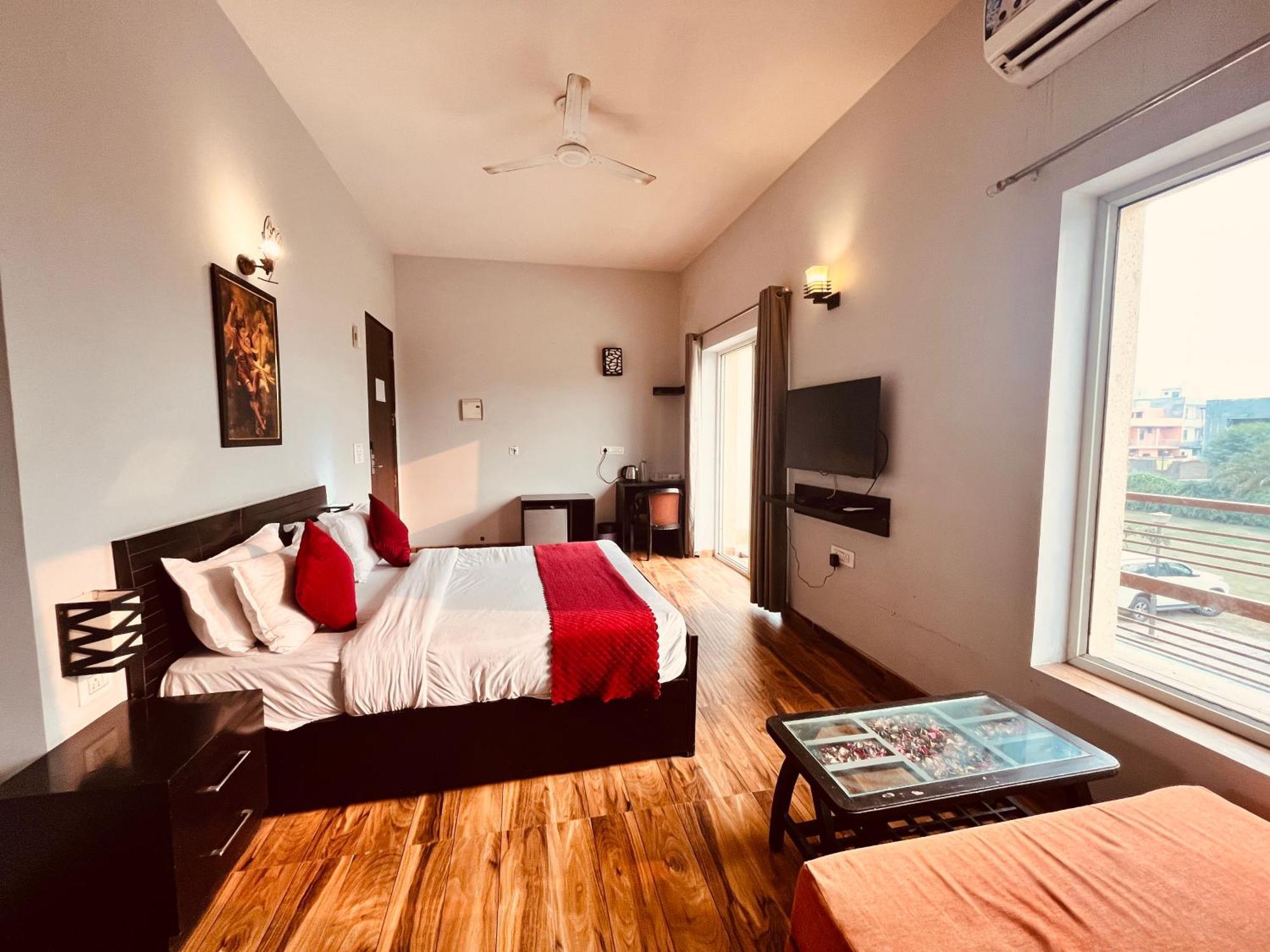 Pearl Grand Boutique Cottage In Omaxe Anandam Vrindavan - #Premium Ac Rooms With Balcony #Big Parking #Lift #Garden #Peaceful Area #Near Prem Mandir #Property Of The Year #Most Awarded Luaran gambar