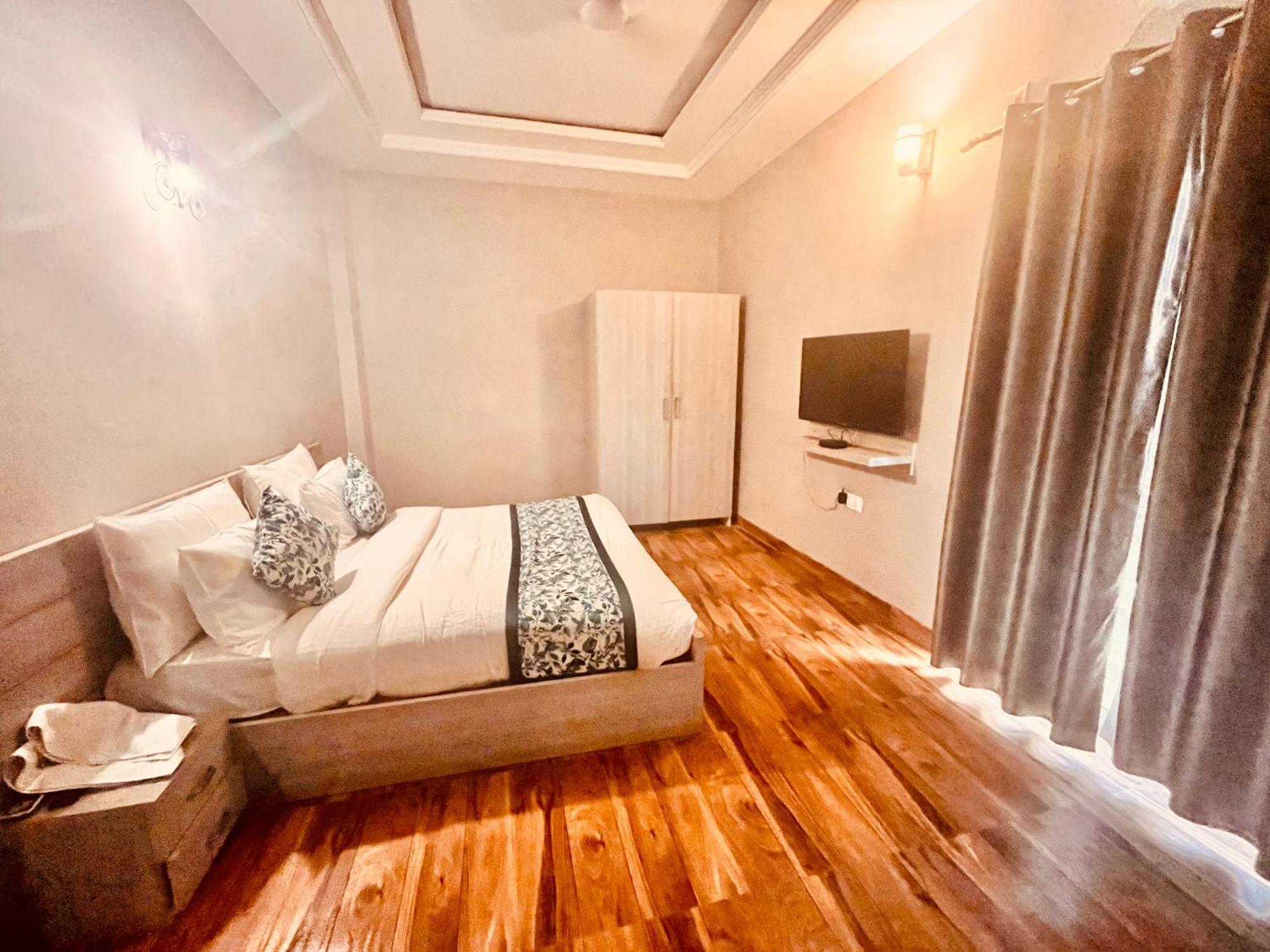 Pearl Grand Boutique Cottage In Omaxe Anandam Vrindavan - #Premium Ac Rooms With Balcony #Big Parking #Lift #Garden #Peaceful Area #Near Prem Mandir #Property Of The Year #Most Awarded Luaran gambar