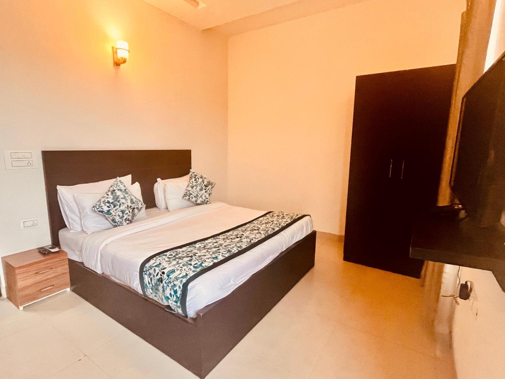 Pearl Grand Boutique Cottage In Omaxe Anandam Vrindavan - #Premium Ac Rooms With Balcony #Big Parking #Lift #Garden #Peaceful Area #Near Prem Mandir #Property Of The Year #Most Awarded Luaran gambar