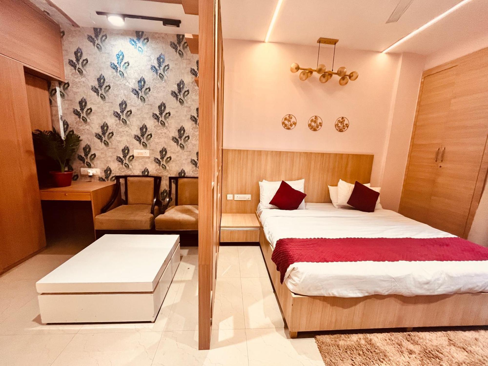 Pearl Grand Boutique Cottage In Omaxe Anandam Vrindavan - #Premium Ac Rooms With Balcony #Big Parking #Lift #Garden #Peaceful Area #Near Prem Mandir #Property Of The Year #Most Awarded Luaran gambar