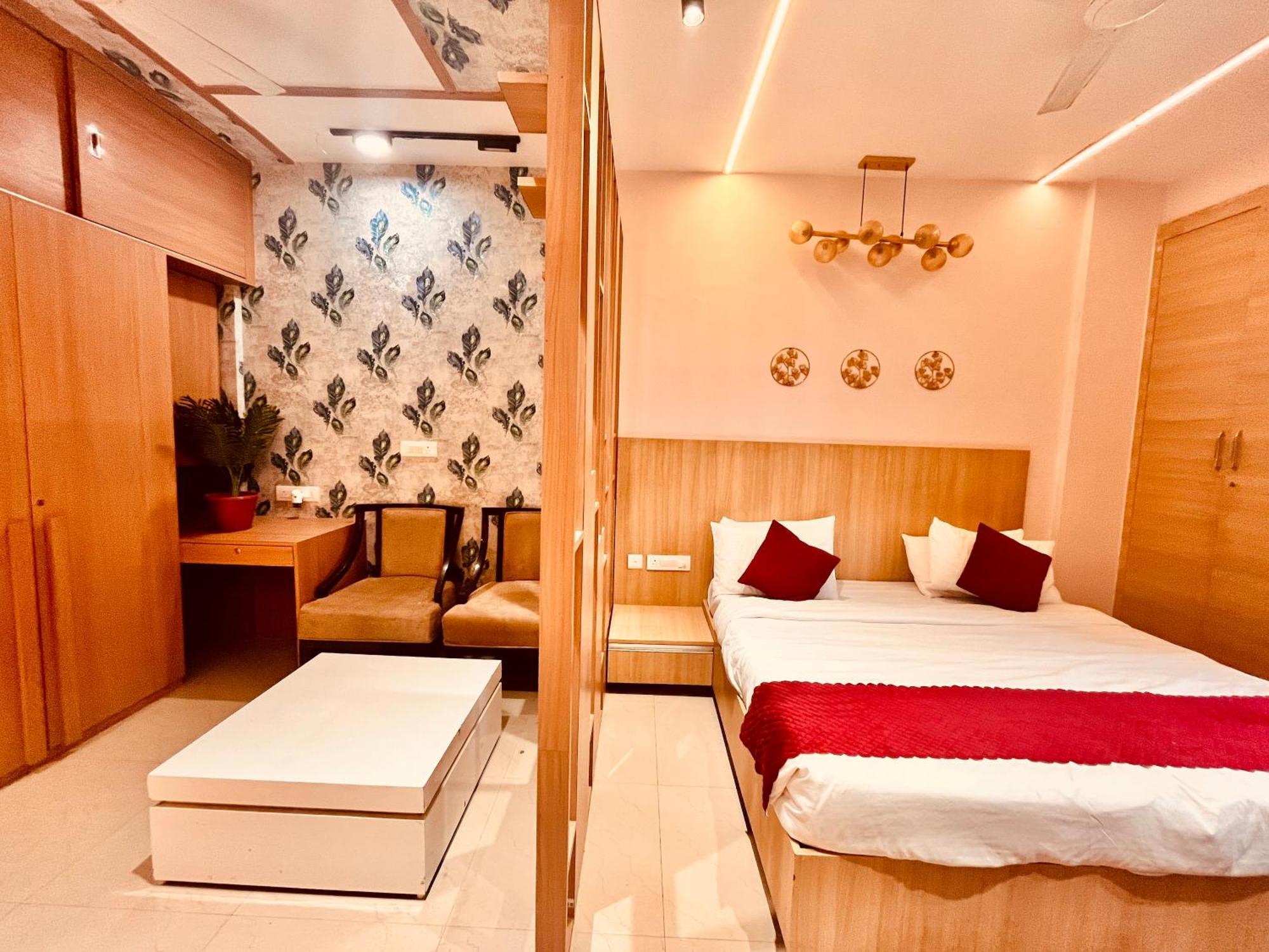 Pearl Grand Boutique Cottage In Omaxe Anandam Vrindavan - #Premium Ac Rooms With Balcony #Big Parking #Lift #Garden #Peaceful Area #Near Prem Mandir #Property Of The Year #Most Awarded Luaran gambar