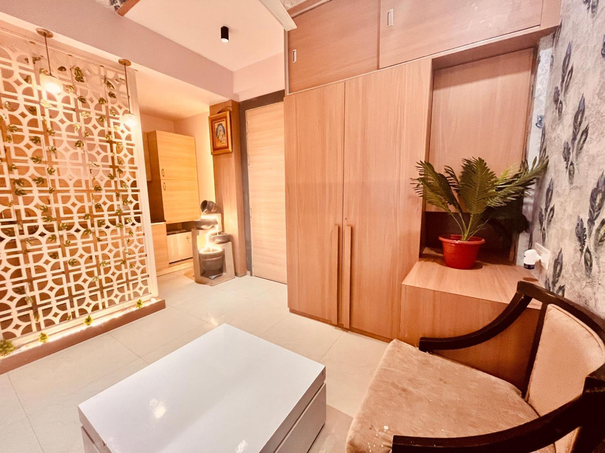 Pearl Grand Boutique Cottage In Omaxe Anandam Vrindavan - #Premium Ac Rooms With Balcony #Big Parking #Lift #Garden #Peaceful Area #Near Prem Mandir #Property Of The Year #Most Awarded Luaran gambar