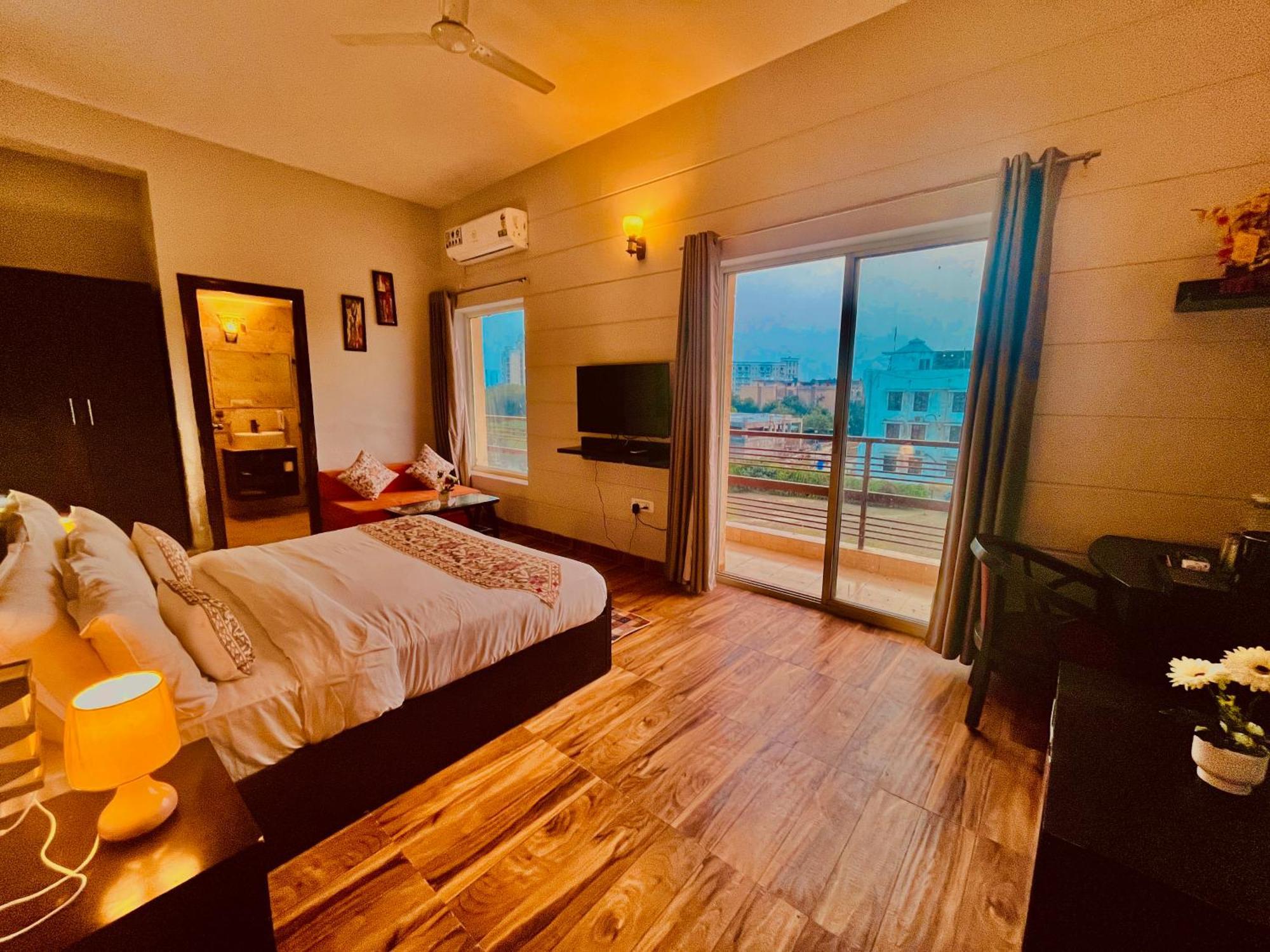 Pearl Grand Boutique Cottage In Omaxe Anandam Vrindavan - #Premium Ac Rooms With Balcony #Big Parking #Lift #Garden #Peaceful Area #Near Prem Mandir #Property Of The Year #Most Awarded Luaran gambar