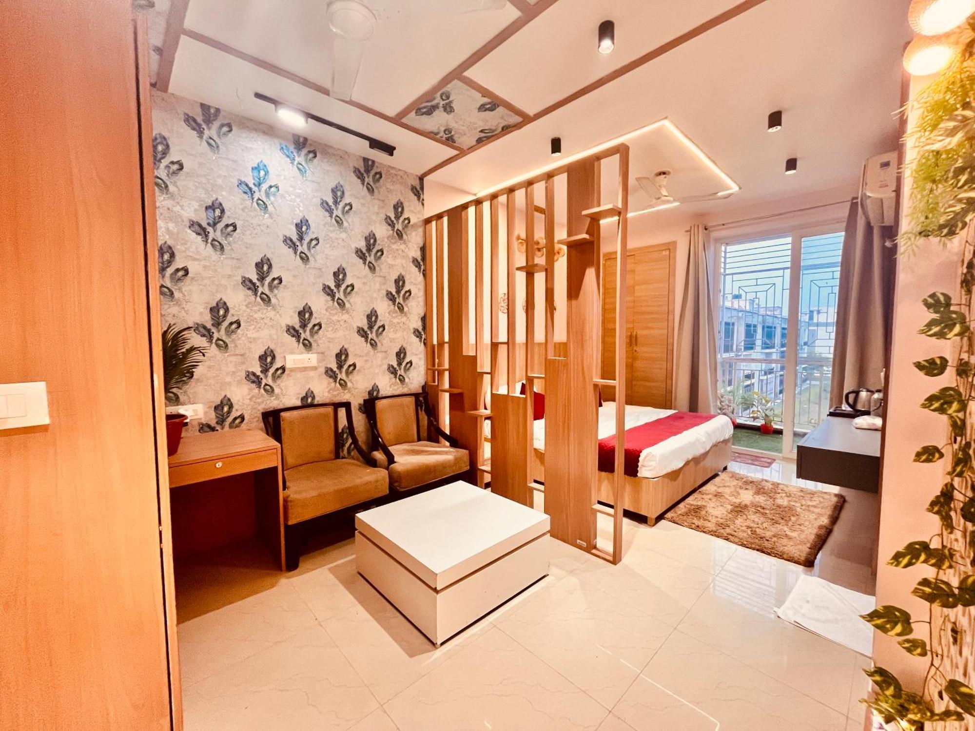 Pearl Grand Boutique Cottage In Omaxe Anandam Vrindavan - #Premium Ac Rooms With Balcony #Big Parking #Lift #Garden #Peaceful Area #Near Prem Mandir #Property Of The Year #Most Awarded Luaran gambar