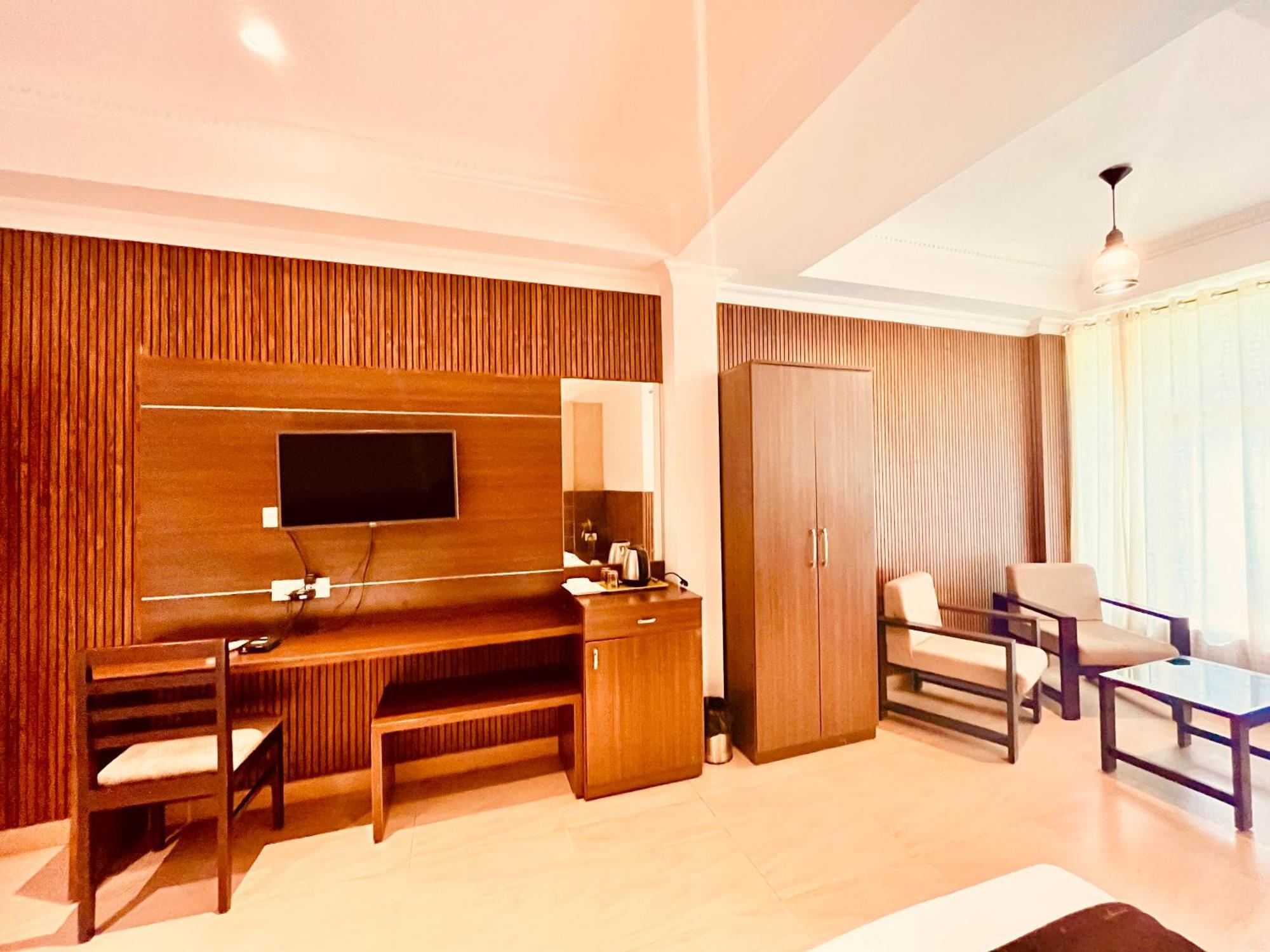 Pearl Grand Boutique Cottage In Omaxe Anandam Vrindavan - #Premium Ac Rooms With Balcony #Big Parking #Lift #Garden #Peaceful Area #Near Prem Mandir #Property Of The Year #Most Awarded Luaran gambar