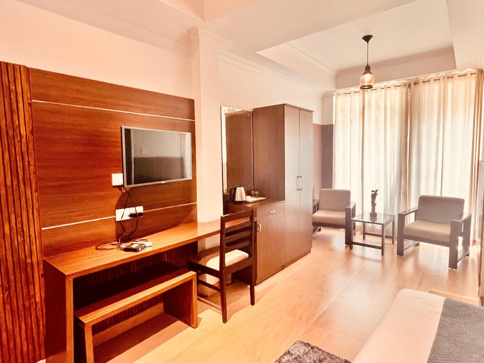 Pearl Grand Boutique Cottage In Omaxe Anandam Vrindavan - #Premium Ac Rooms With Balcony #Big Parking #Lift #Garden #Peaceful Area #Near Prem Mandir #Property Of The Year #Most Awarded Luaran gambar