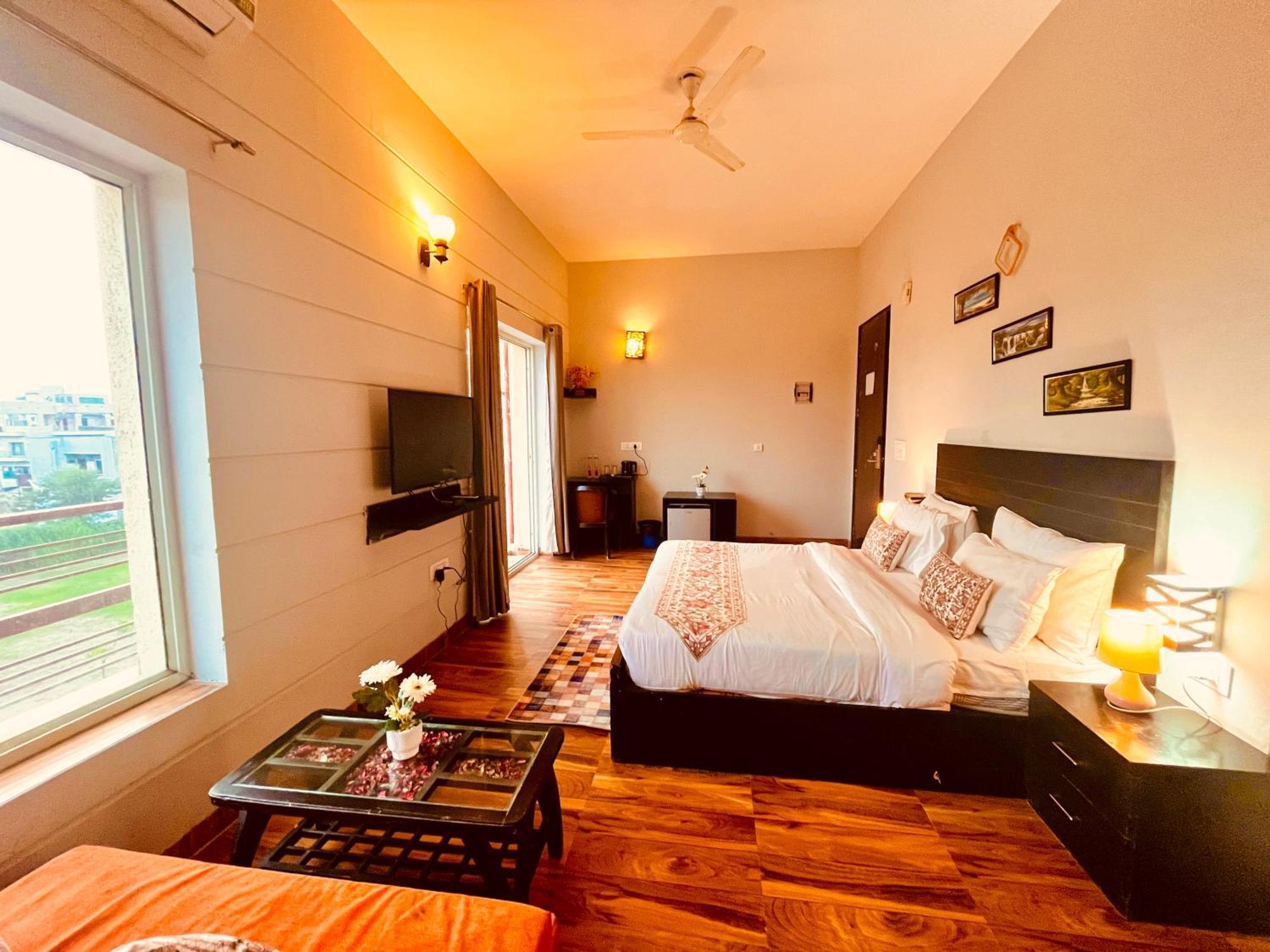 Pearl Grand Boutique Cottage In Omaxe Anandam Vrindavan - #Premium Ac Rooms With Balcony #Big Parking #Lift #Garden #Peaceful Area #Near Prem Mandir #Property Of The Year #Most Awarded Luaran gambar
