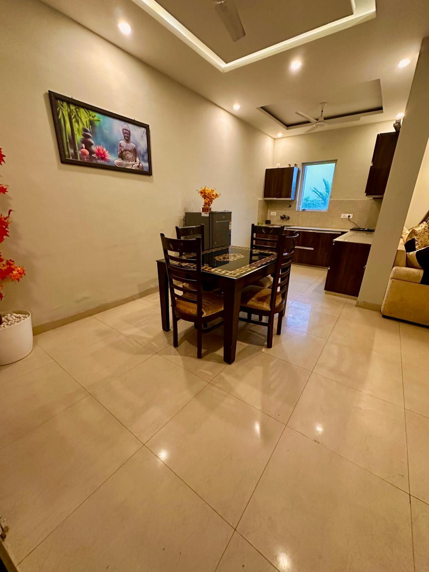 Pearl Grand Boutique Cottage In Omaxe Anandam Vrindavan - #Premium Ac Rooms With Balcony #Big Parking #Lift #Garden #Peaceful Area #Near Prem Mandir #Property Of The Year #Most Awarded Luaran gambar