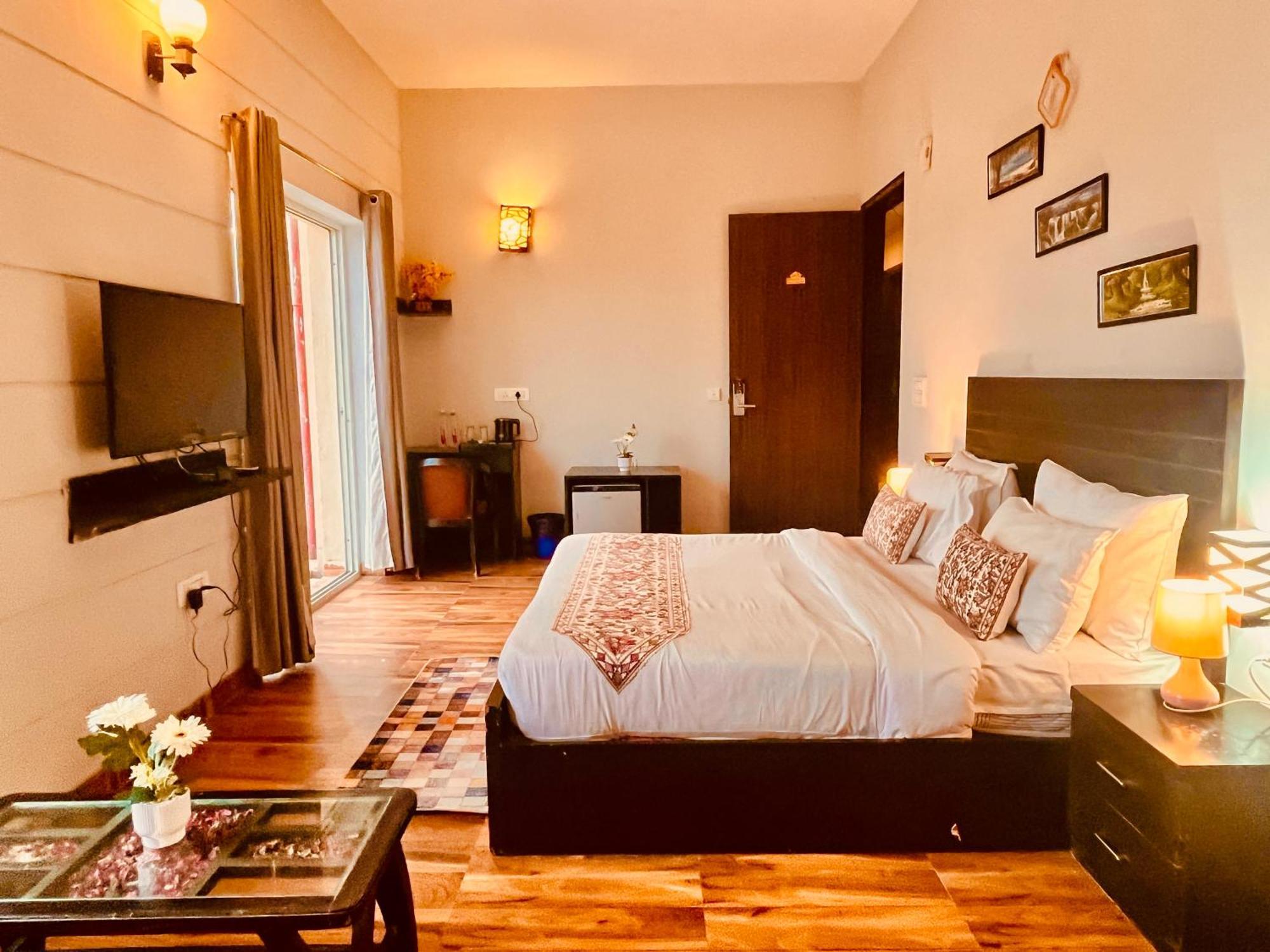 Pearl Grand Boutique Cottage In Omaxe Anandam Vrindavan - #Premium Ac Rooms With Balcony #Big Parking #Lift #Garden #Peaceful Area #Near Prem Mandir #Property Of The Year #Most Awarded Luaran gambar